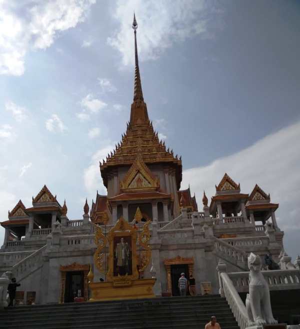 Wat Traimit